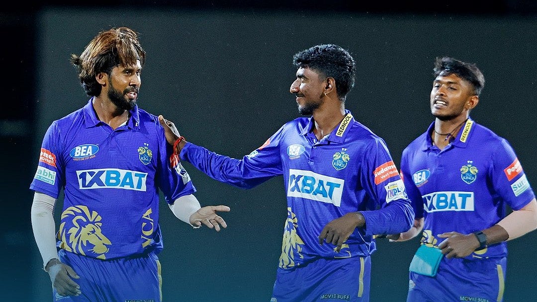 Photo: X/ @LycaKovaiKings : Teammates of Lyca Kovai Kings celebrating a wicket in the TNPL 2024.